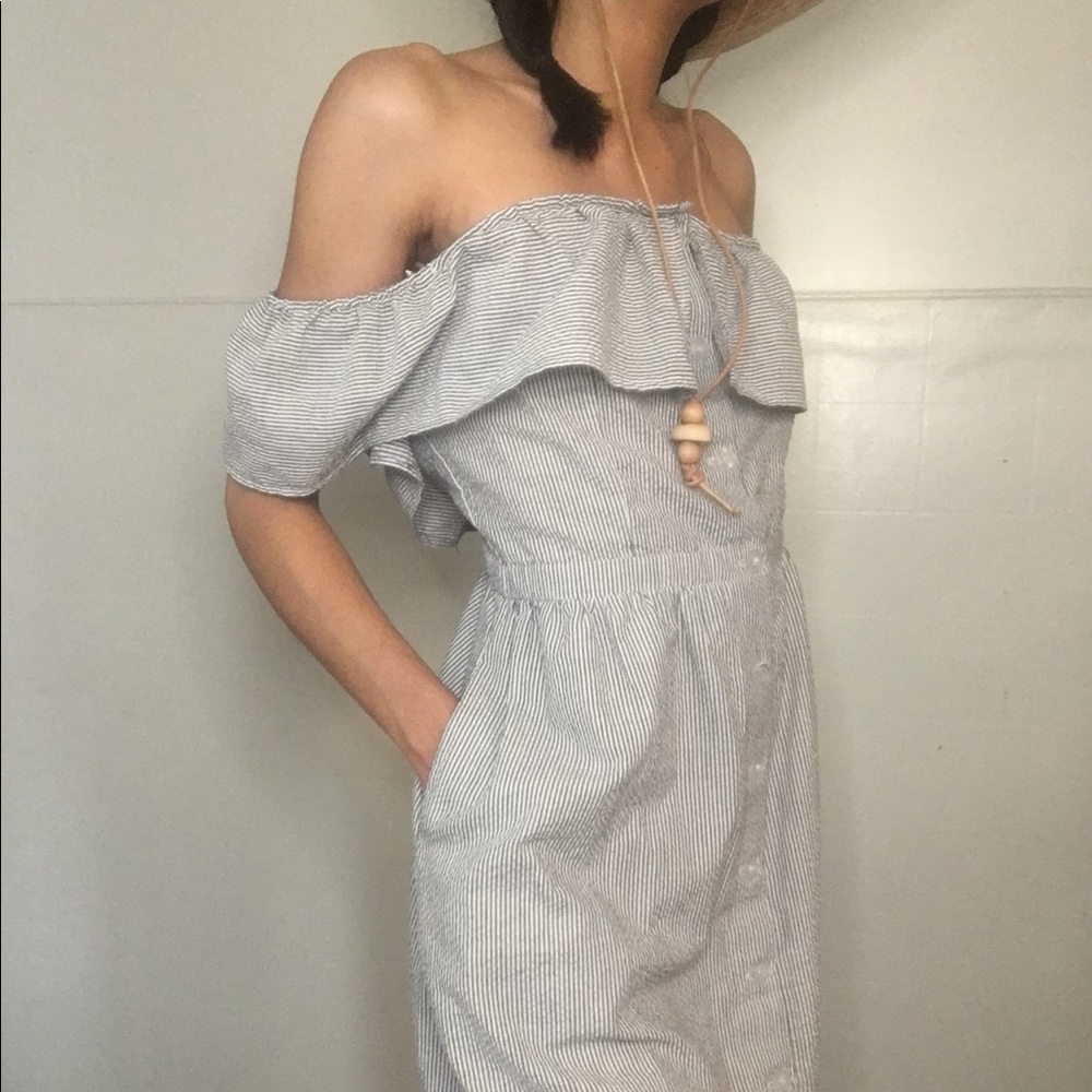 Off shoulder blue&white striped maxi dress